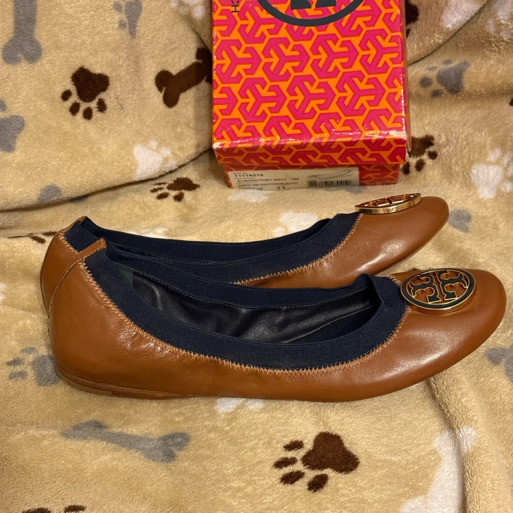 Tory Burch Women's Tan Leather Flats - Picture 4 of 7